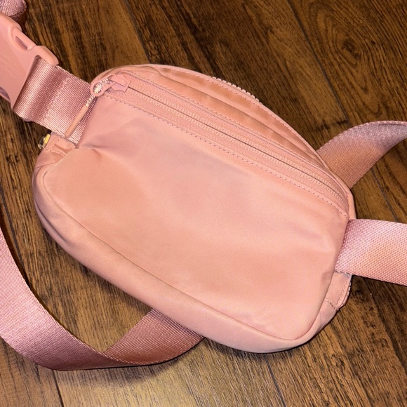 Lululemon Rose Pink Everywhere Belt Bag 1L - Picture 4 of 5
